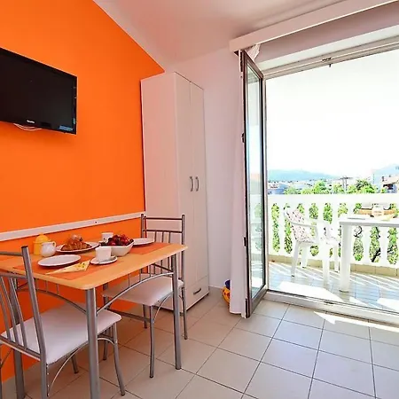 Apartamento Family Friendly With A Swimming Pool Tribunj, Vodice - 4211 Tribalj