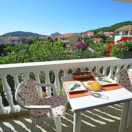 Family Friendly With A Swimming Pool Tribunj, Vodice - 4211 アパート Tribalj