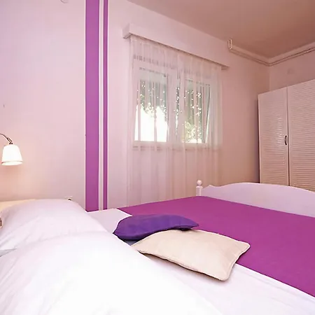 Family Friendly With A Swimming Pool Tribunj, Vodice - 4211 アパート *