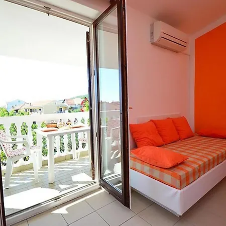 Family Friendly With A Swimming Pool Tribunj, Vodice - 4211 Apartamento Tribalj
